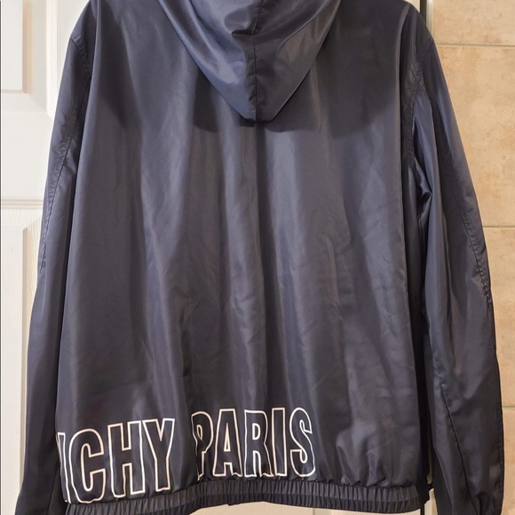 Givenchy Logo Nylon
Windbreaker jacket 
Sz xxl
Fits L - Picture 3 of 5